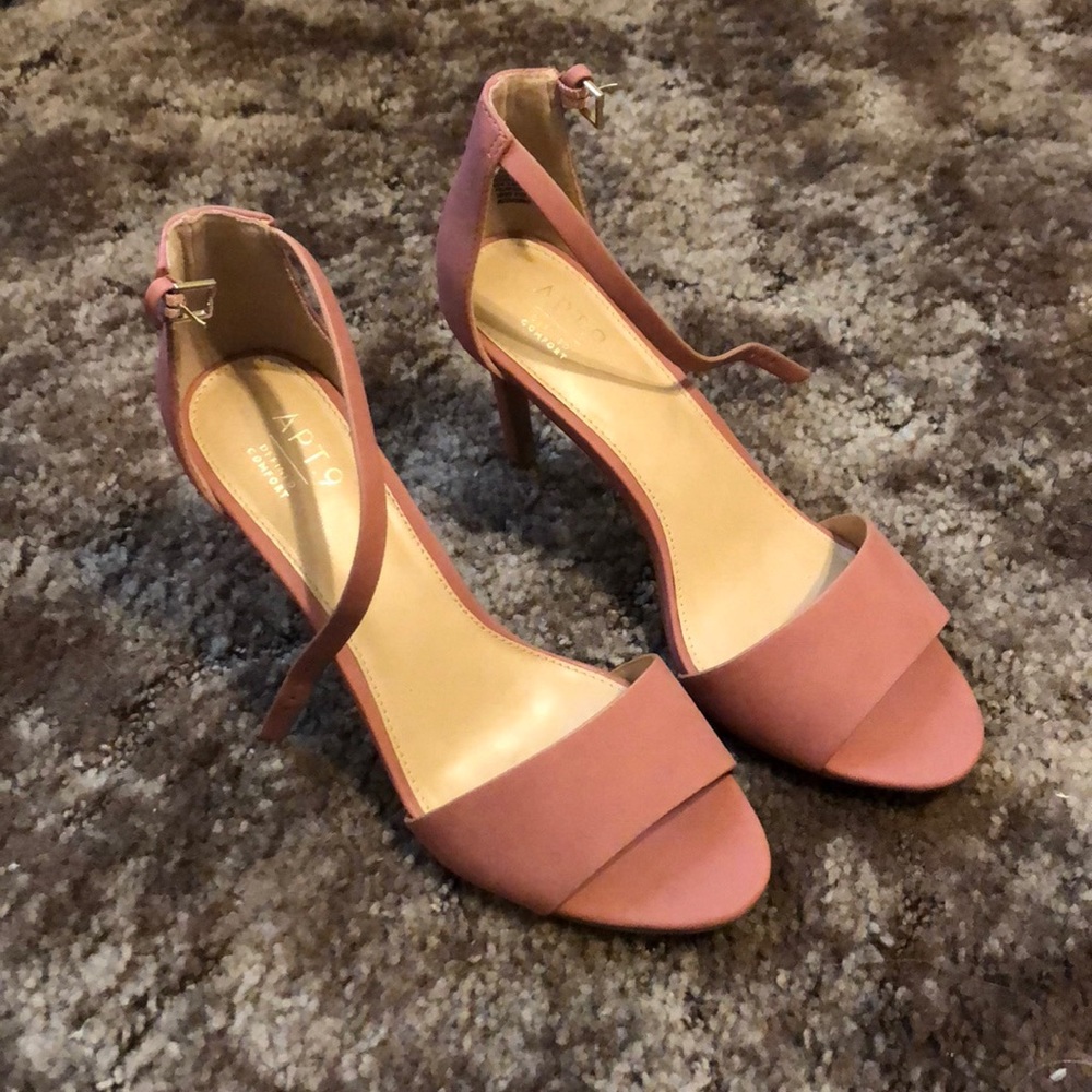 Apt. 9 Pumps